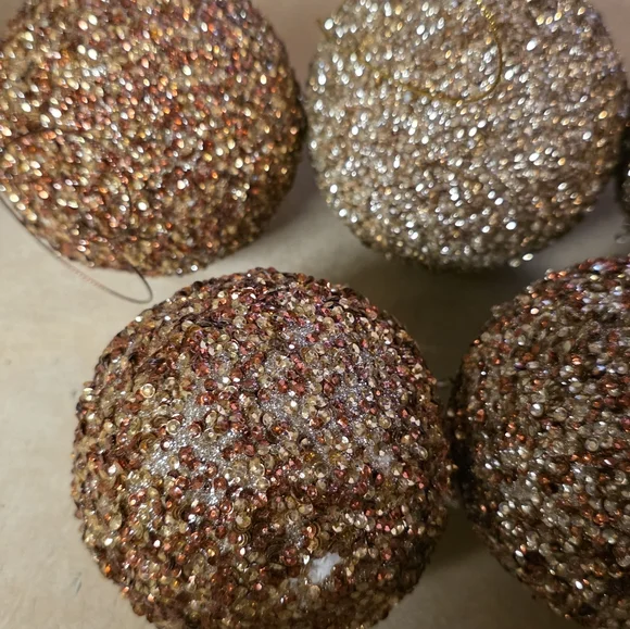 Set of Glittery Filler Balls - Picture 2 of 6